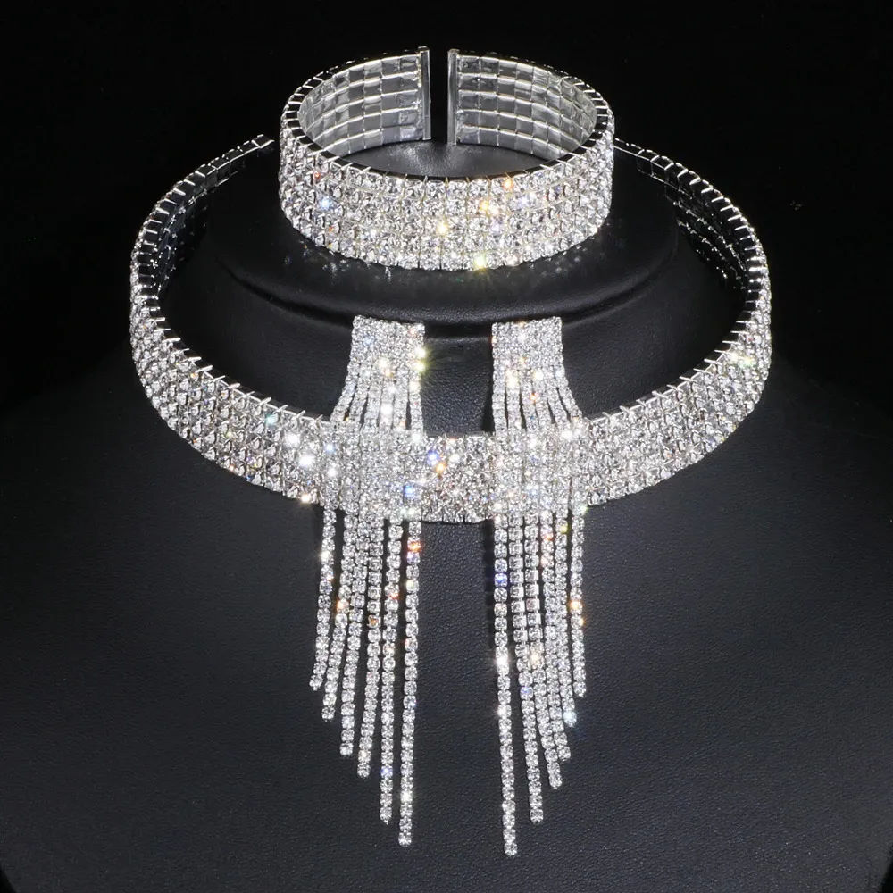 Bröllopsmyckesuppsättningar 2023 Classic Elegant Tassel Crystal Bridal African Necklace Earrings Armband WX081 231110