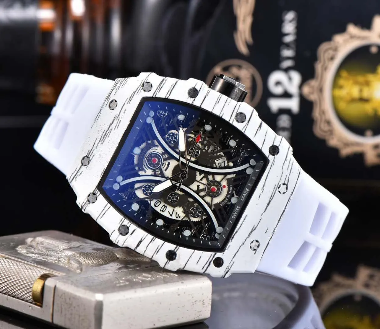 Orologio da polso di lusso alla moda orologio da polso di design in acciaio inossidabile con cinturino in caucciù sportivo al quarzo