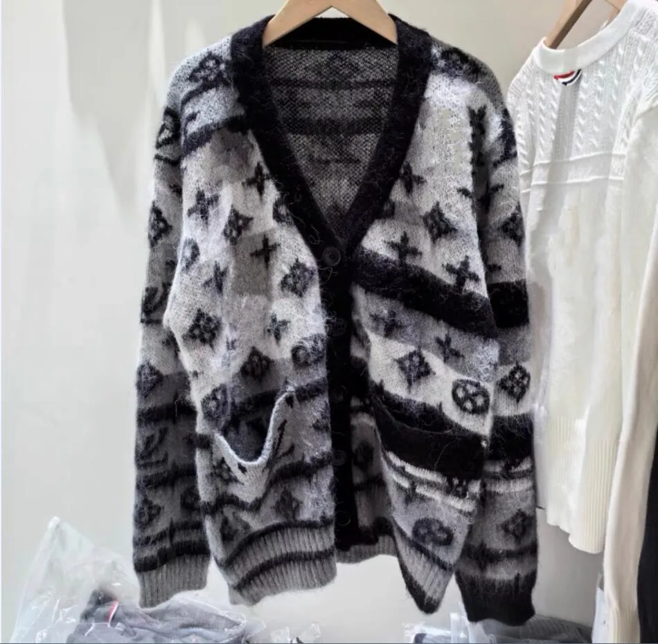 Högkvalitativ 2023 Autumn/Winter New Lazy and Loose Fiting Old Flower Mohair Hooded Cardigan Jacket For Women