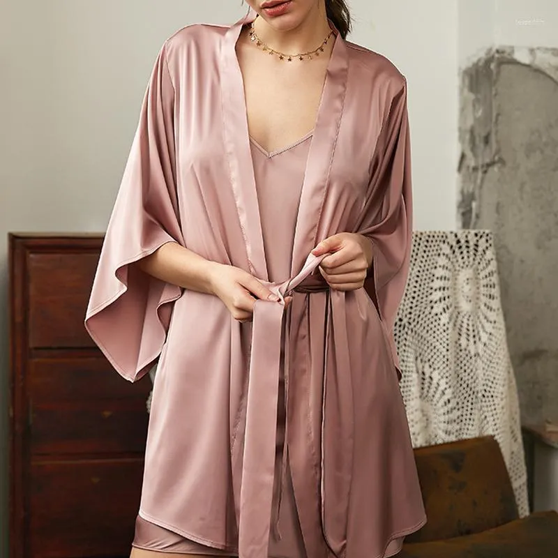 Kvinnors sömnkläder balaloum anländer kvinnor Robe Silk Sexig kimono högkvalitativ nattklänning Nightdress Wedding Bridal Party Bath Robes