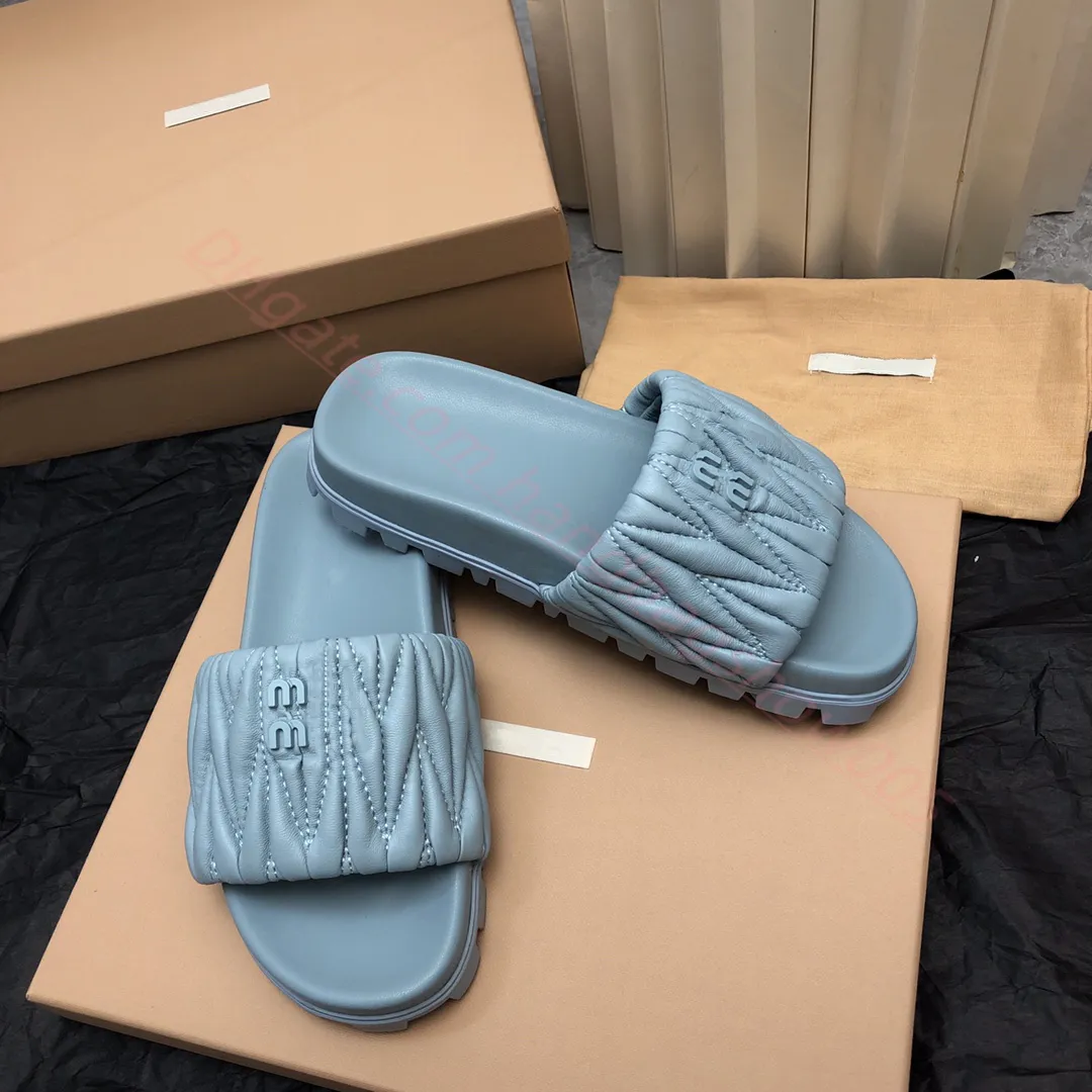 Lyxiga sandaler tofflor kvinnor mjuka fårskinn läder flip flops mode sandaler eva stjärna mönster ensam metall spänne plattform komfort promenad glider sandaler