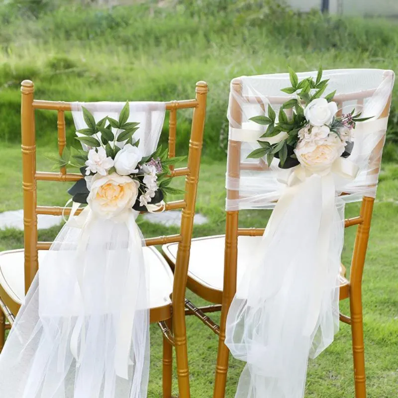 زهور الزهور الزهور أكاليل الكريمة البيضاء الممر الريفي الاصطناعي مع شرائط الشيفون لحفل حفل زفاف كرسي ديكور.