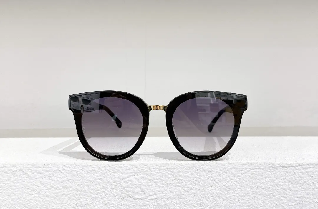 نظارة شمسية للنساء للنساء أحدث الأزياء الأزياء نظارات شمس الرجال Gafas de sol Glass UV400 مع مربع مطابقة عشوائي 3854