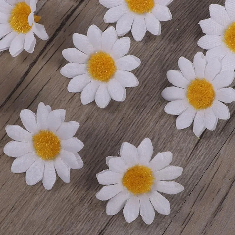 Fiori decorativi Teste di testa di fiore margherita Gerbera Decorazioni finte artificiali Artigianato per feste Tessuto Damigella d'onore Mini riempitivi Vaso di seta