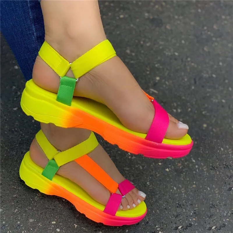 2024 Sandals Chaussures de plage Femmes Sandales d'été Femmes Antisiskide Casual Multicolor Chaussures mode solide Opentoe Sandales confortables 230410 10A1.