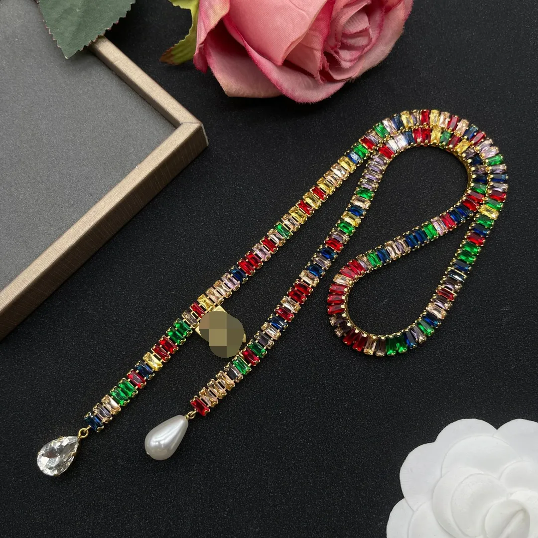 Lyxiga designade män kedja halsband d bokstav multicolour crystal diamanter hängsmycken kvinnor koppar damer flickor bröllop brud present designer smycken hddg1--004