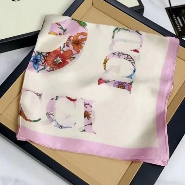 12 1style Silk Scarf Head Scarfs for Women Winter Luxurious Scarf High End Classic Letter Pattern Designer Shawl Scarves New Gift Easy To Match Soft Touch Above 70-90cm