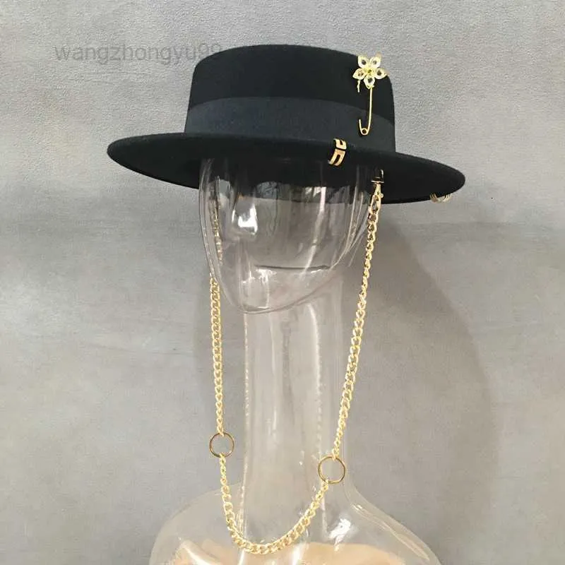 Luxo-preto feminino chapéu de lã britânica festa plana superior corrente cinta e pino fedoras para mulher um estilo de rua shoo2465