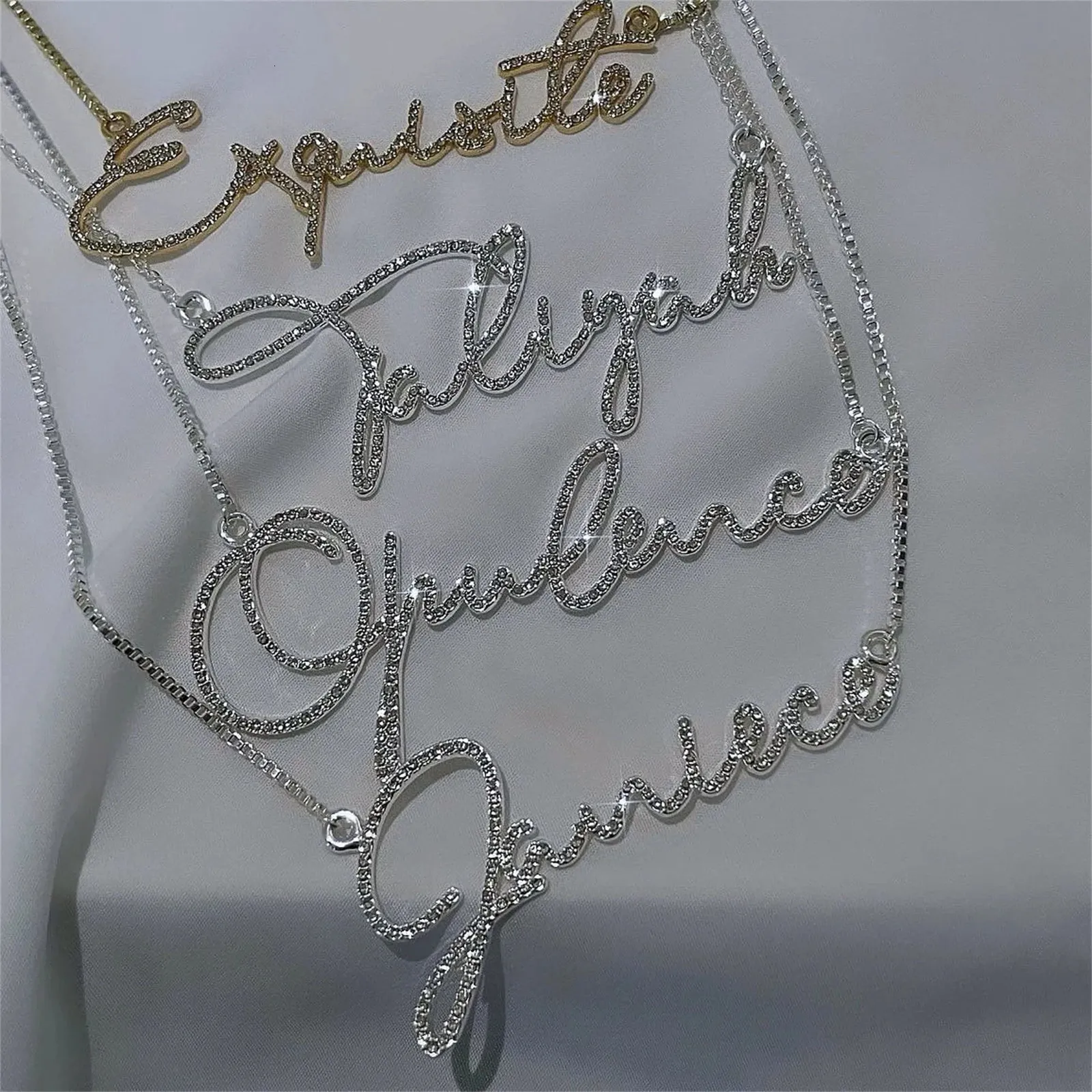 Collane con ciondolo VishowCo Collana con nome in cristallo personalizzato Targhetta in oro con acciaio inossidabile Bling per regalo da donna 231110