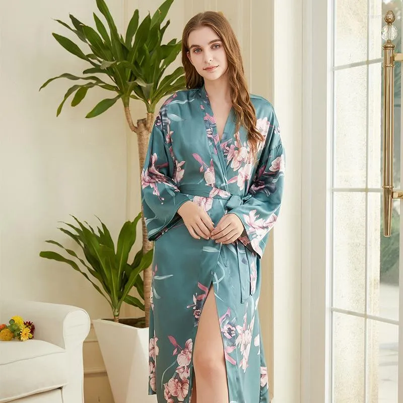 Kvinnors sömnkläder tryckt Kvinnors nattklänning Silk Mid-längd sexig spetsbadrock långärmad pyjamas graciösa loungekläder för damer