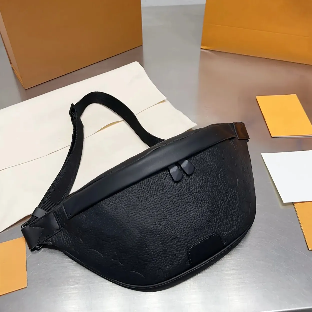 Tasarımcı gerçek deri bel çantaları bumbag kadın erkekler keşif gündelik moda kemer göğüs çantaları siyah fanny paketi klasik marka çapraz vücut omuz çantaları 41cm serseri çanta 2520