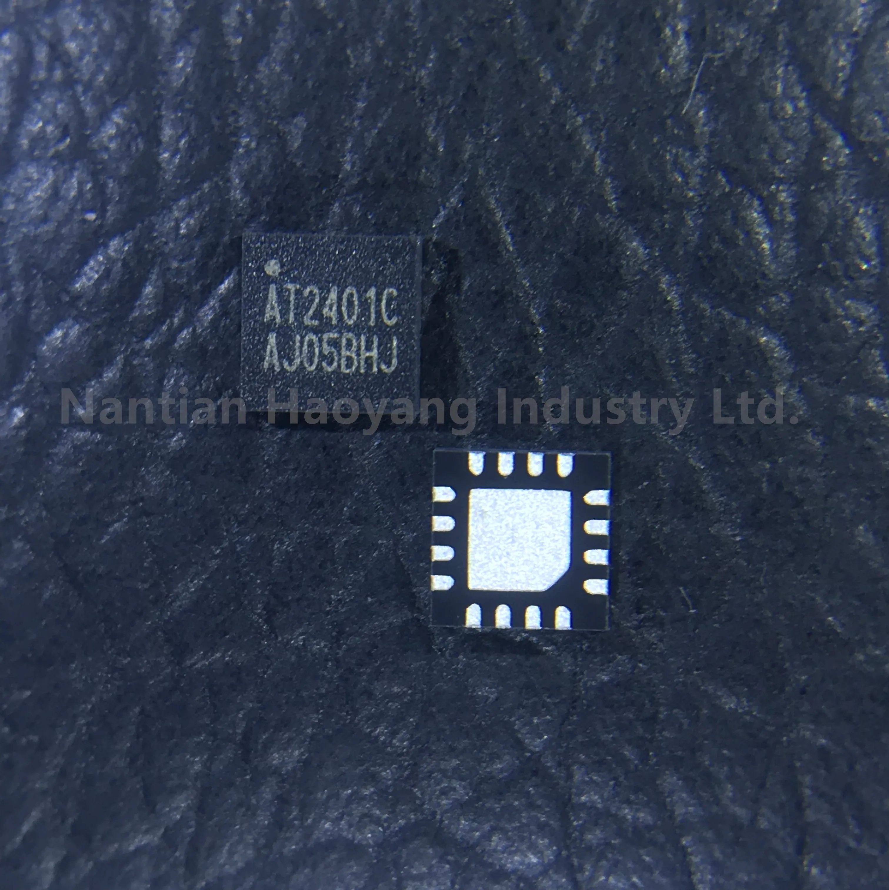 20pcs/Lot AT2401C Rf front-end chip Original