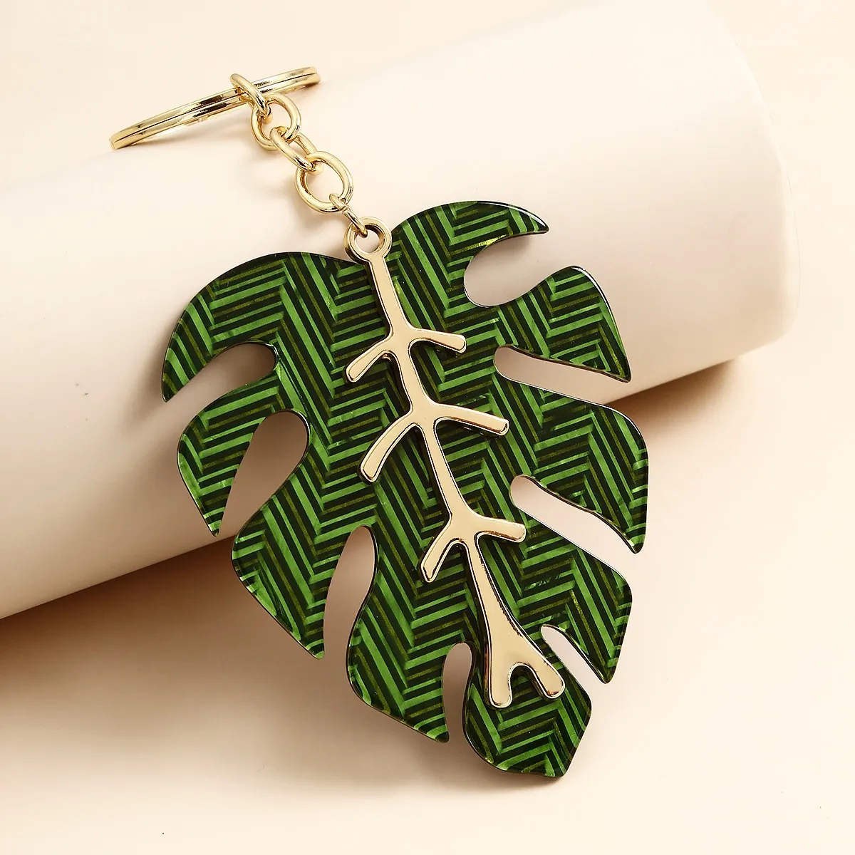 Red Palm Leaf Neychain Christmas Green Leaf Metal Keychain Vacker och färsk bladform Key Ring Festival Gift Ladies Accessories AirPods Bag Pendant