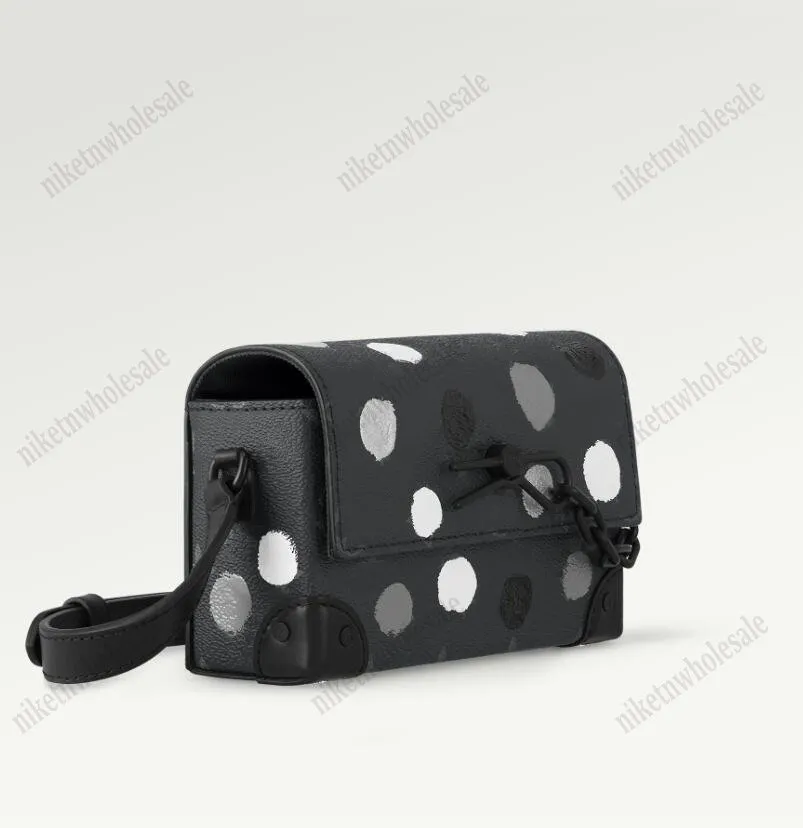 M81935 DOTS YK PAREMER WAROBLABLE WAGLEJ X YAYOI KUSAMA MĘŻCZYZN Crossbody 3D Painted Dots Designer Mini Soft Trunk na ramię z torebką łańcuchową dla mężczyzny