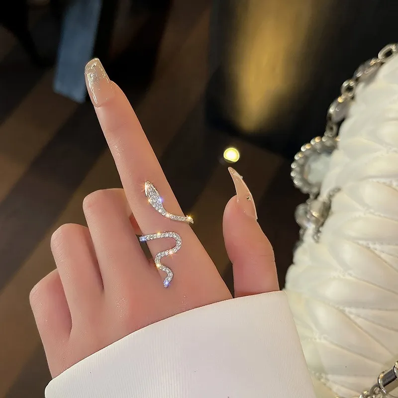 Band Rings Fashion Sliver Color Cubic Zirconia Snake Ring For Women Open Justerbar CZ Finger Rings Party Wedding Statement Smycken Bijoux 230410