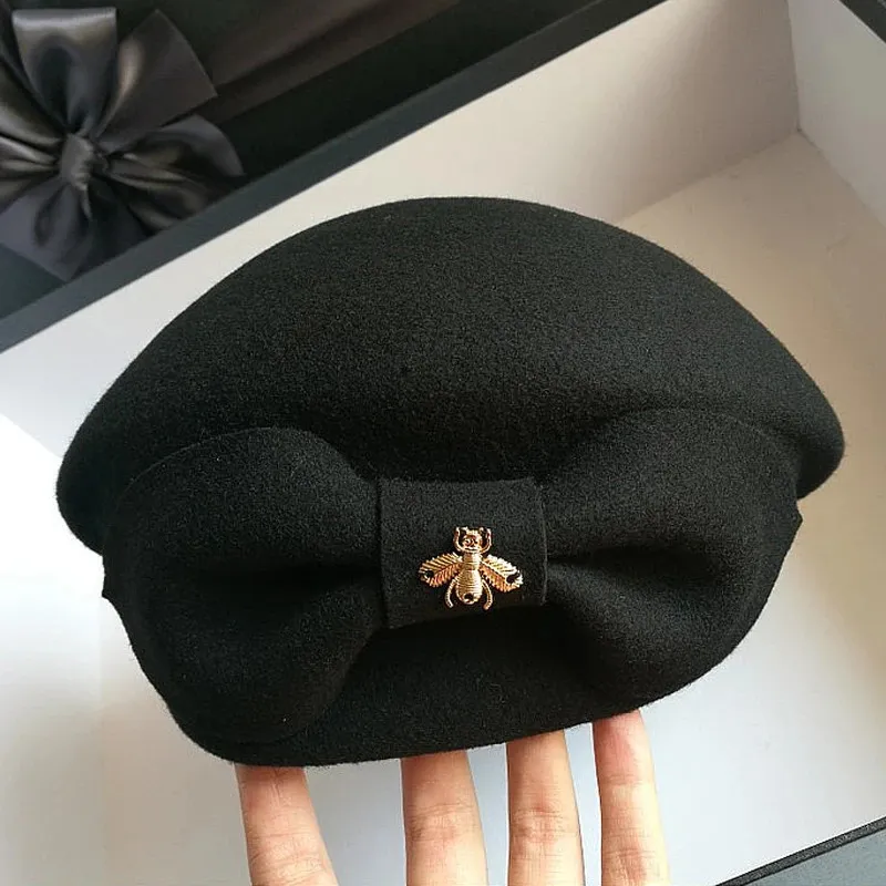 Berets Bowknot Beret Autumn Winter Wool Fashion Top Hat Ladies Dark Brand Designer Metal Bee Black Cap for Women Higdts 231110