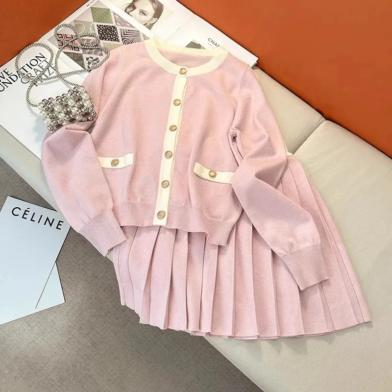 Robe de deux pièces France Sweet Girl Rose Pull tricoté 2 pièces Ensemble Automne Hiver Cardigan à manches longues à manches longues Mini jupe plissée Costume 2024