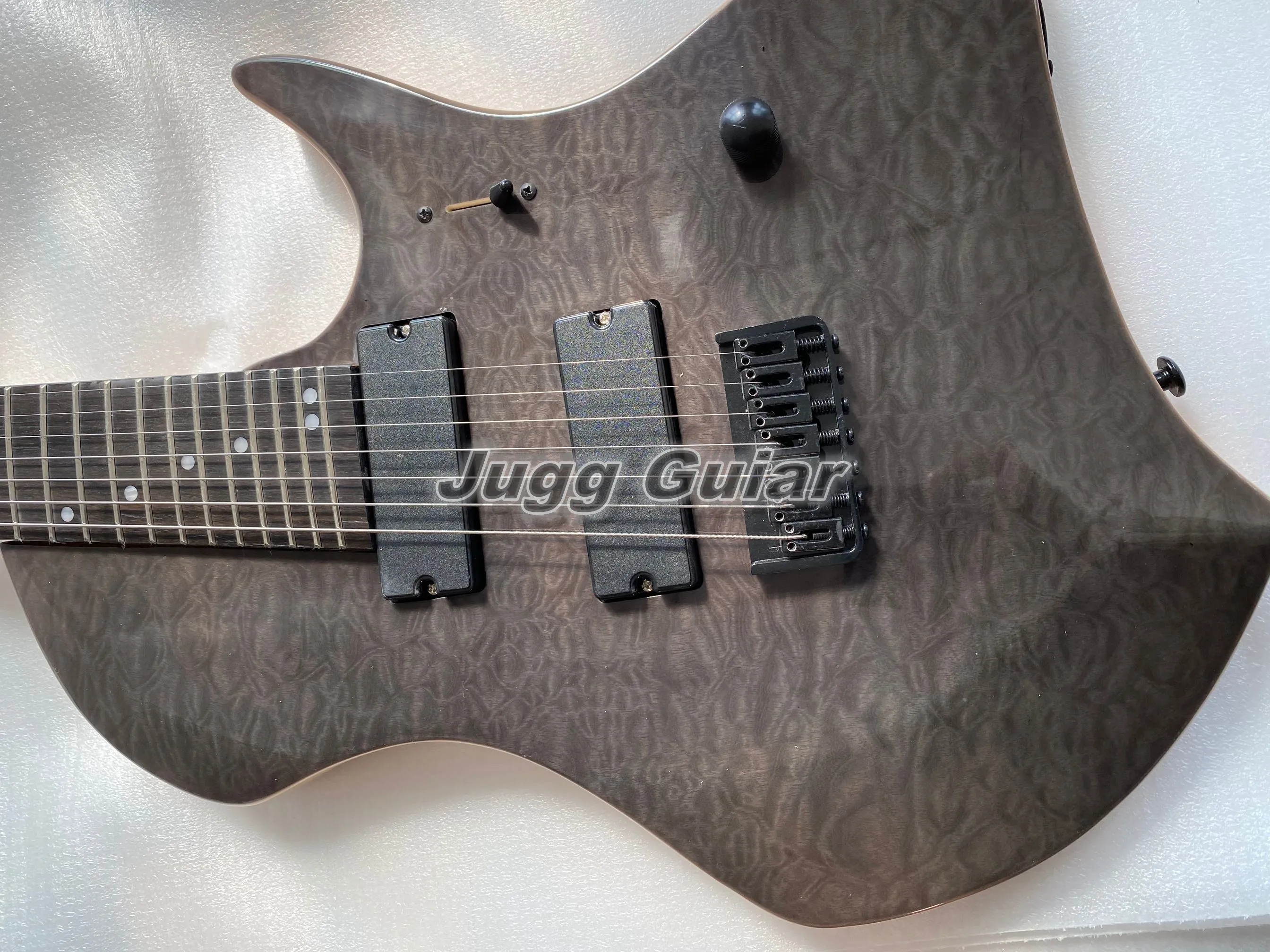 Tosin Abasi Black Quilted Maple Top Guitare électrique 8 cordes Leaders animaux, Frettes ventilées, Touche en palissandre foncé, Ailes de bois Manche en palissandre, Accastillage noir