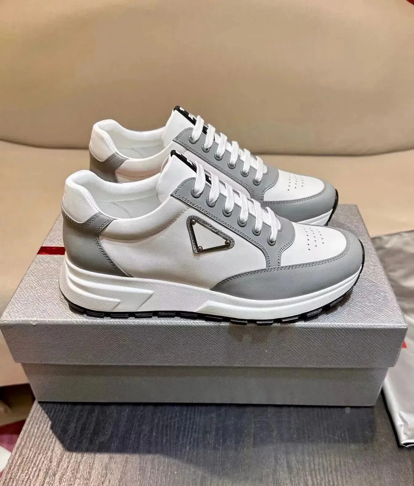 Zapatillas blancas por mayor sale