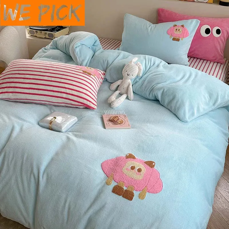 Beddengoedsets WEPICK 3/4 STUKS Melkfluweel Beddengoed Set Handdoek Geborduurde Cartoon Animatie 1,2/1,5/1,8/2,0M Dik Winter Warm Thuis Textiel 231110