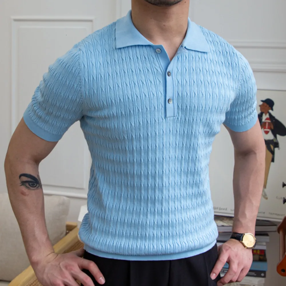 メンズポロス高品質のブルージャクアードポロカラー半袖ポロシャツ夏ビジネスシンプルポロカラーウルトラシンポーロUK快適なTシャツ230412