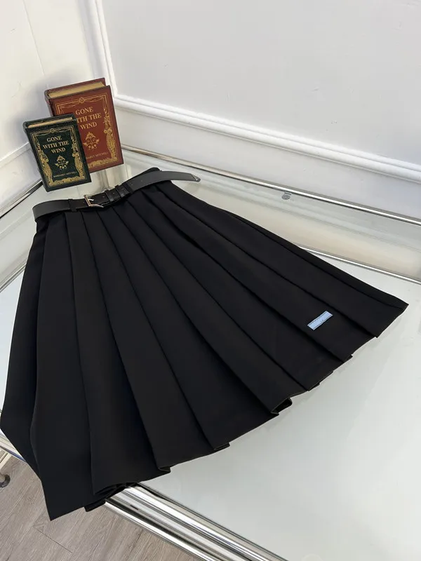 Designer Pleated Skirts Black With Waistband Belt Triangle Fashion Versatile High Waist Short Thin Casual A-Line Skirt Sexy Mini Dress Black White