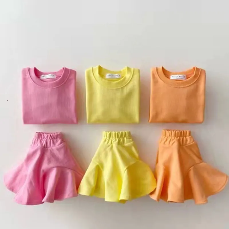 Giyim Setleri 2023 Yaz Kız Giysileri Seti Şeker Renk Uzun Kollu Sweatshirts Etekler bebek 2pcs takım elbise 1 5 yıl çocuklar bebek kız kıyafeti 230412