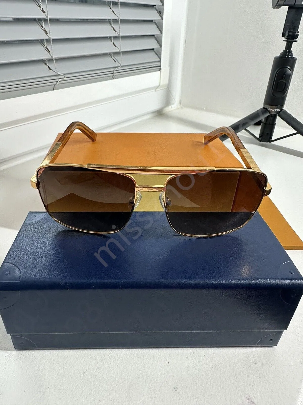 패션 디자이너 선글라스 남성 클래식 태도 0259 금속 스퀘어 프레임 인기있는 레트로 아방가르드 야외 UV400 보호 선글라스 안경 상자