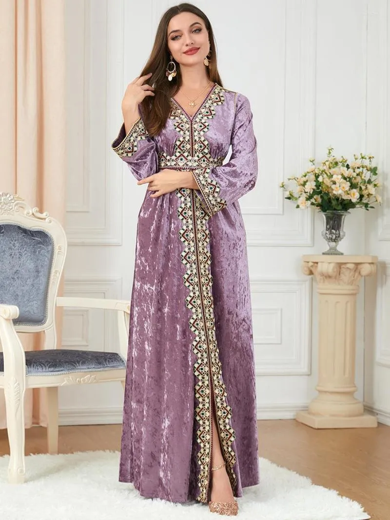 Casual Dresses Winter Velvet Muslim Dress Women Abaya Embroidery