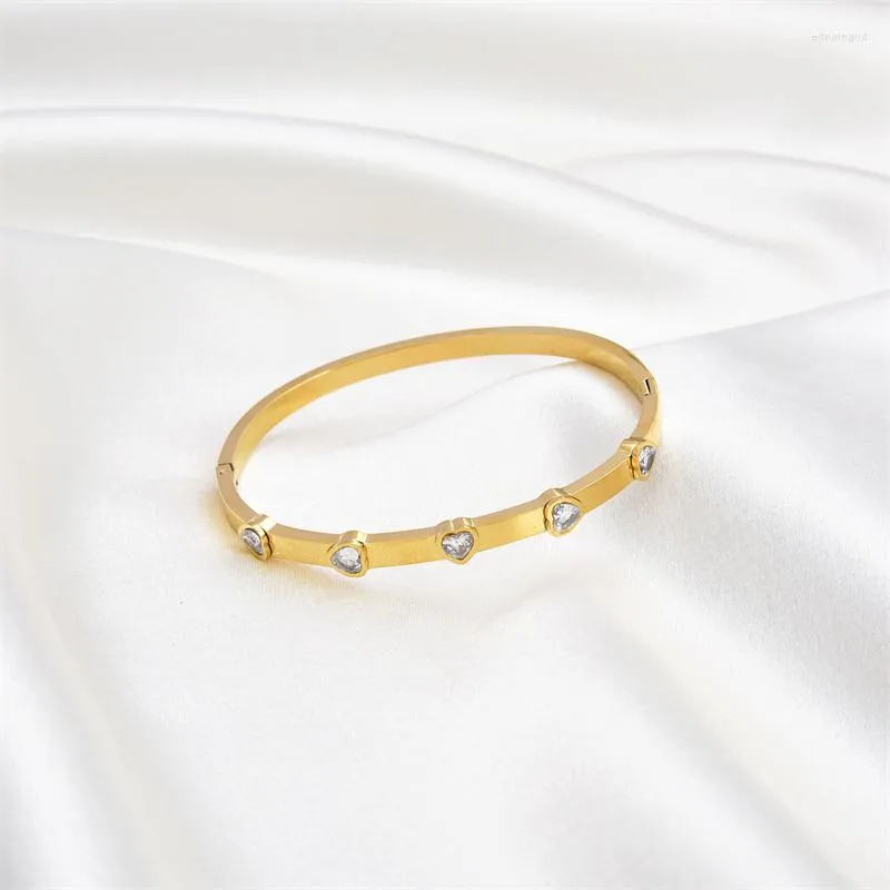 Braccialetti di lusso a forma di cuore placcati in oro con zirconi bianchi Braccialetti geometrici in cristallo CZ per regalo di gioielli da donna