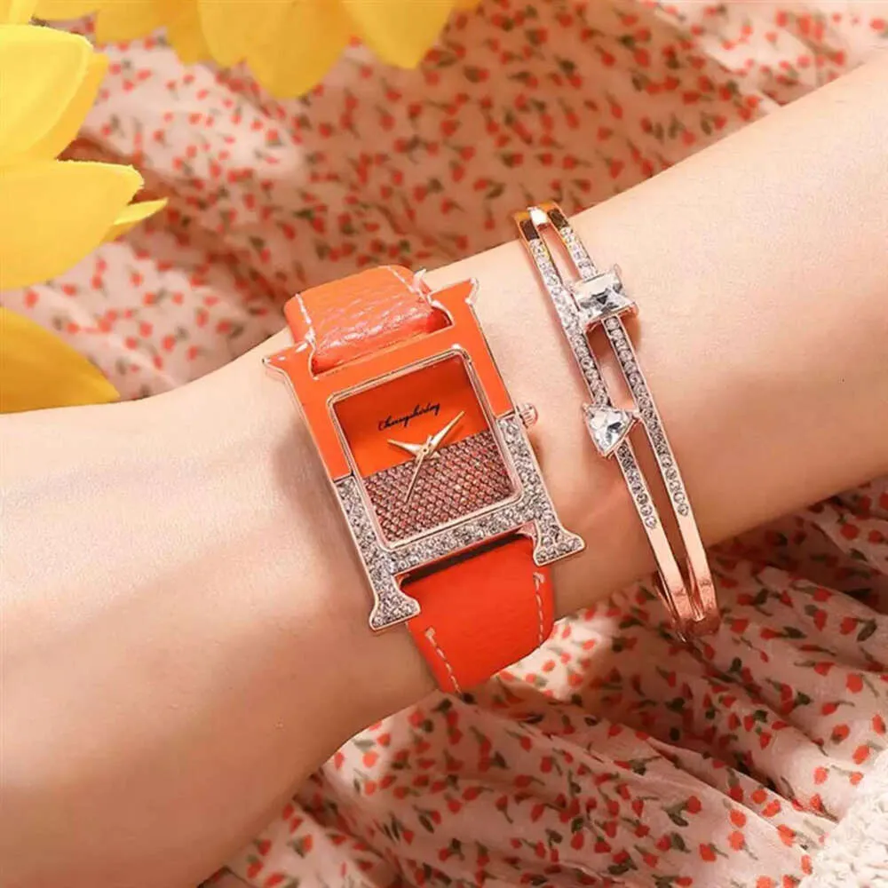 Deluxe Oranje H Letter Half Beimu Fashion Dames Valentijnsdag Cadeau voor Beste Vrienden Armband Horloge Full Sky Star