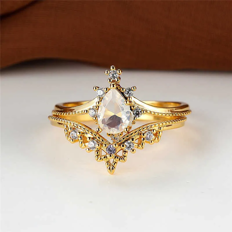 バンドリングホワイトジルコンウォータードロップクラウンリングDainty Gold Color Wedding Ring Sets Pear Cut Moonstone婚約リング