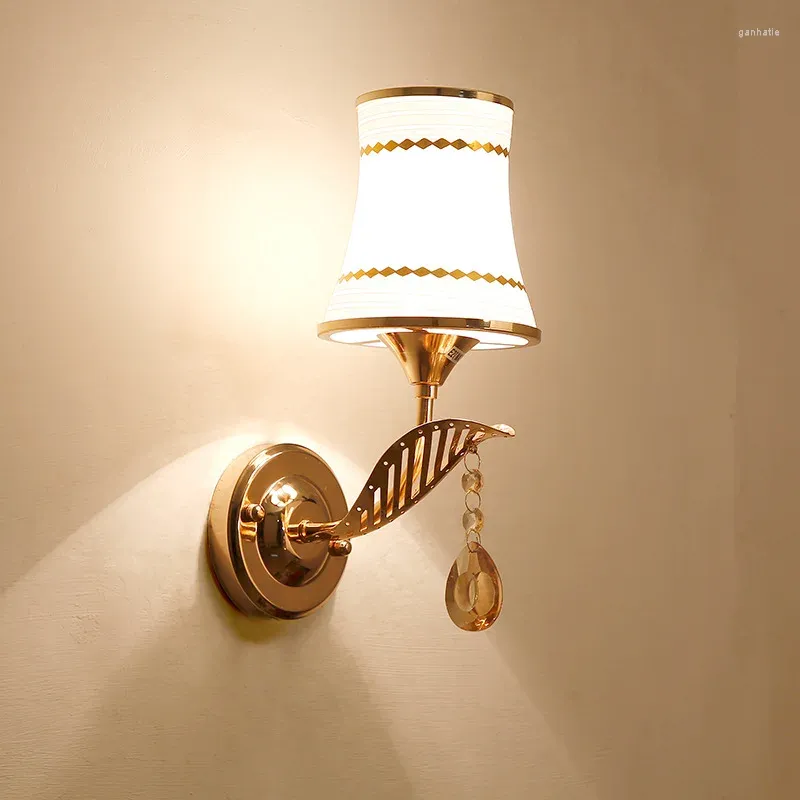 Applique murale Led en cristal, éclairage de chevet, luminaire décoratif d'intérieur, idéal pour une chambre à coucher, une chambre à coucher, un escalier, un couloir ou un salon