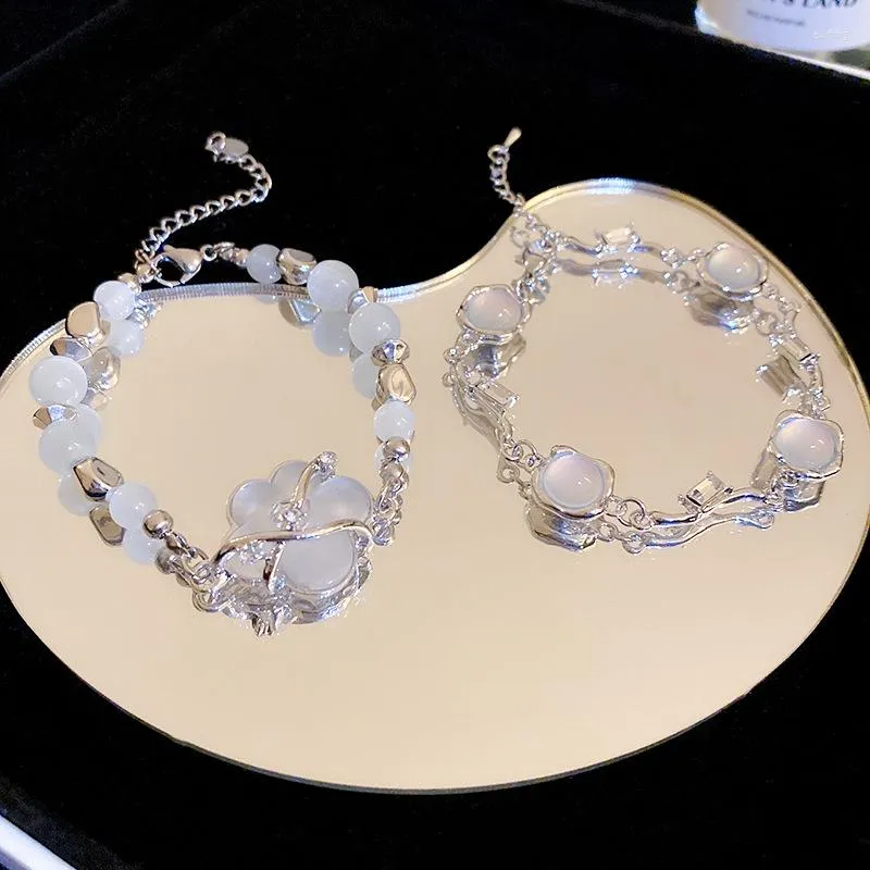 Charm Armband Korean Fashion Harts Flower Opal Moonstone Armband för Women Girl Luxury Sweet Hand Jewelry Trendy Goth Uttalande Partihandel
