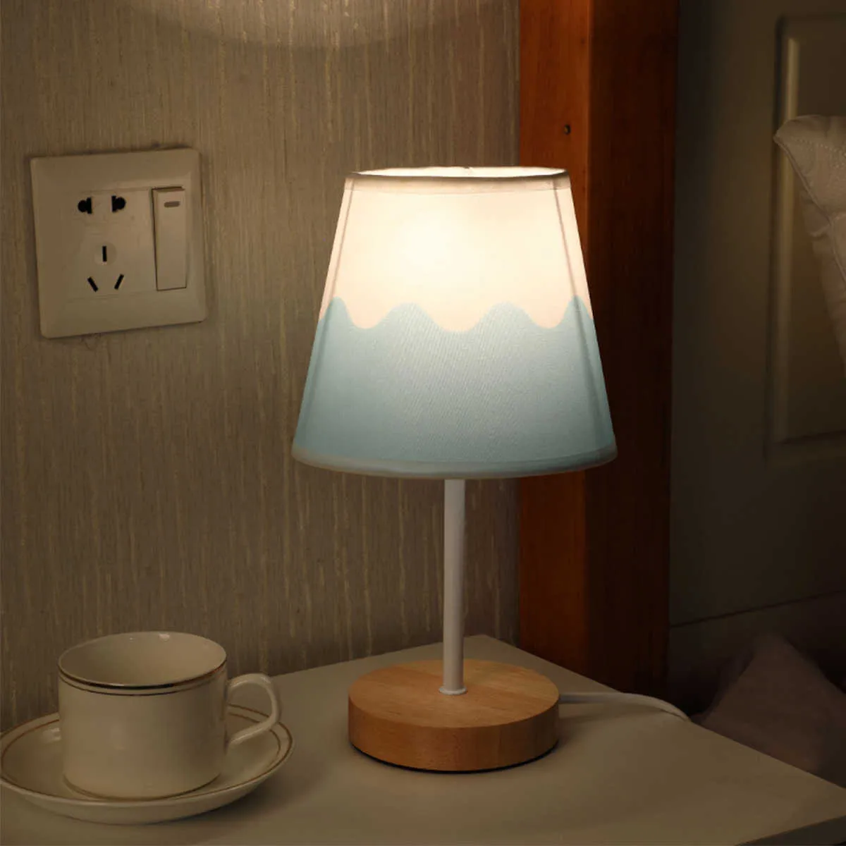 Nightstand lamp usb deals