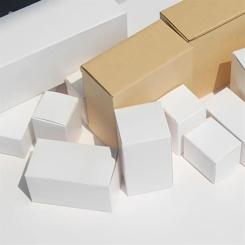 Cadeau cadeau 50pcs usage général blanc petite boîte emballage 350g carré carton blanc spot cosmétiques color308t