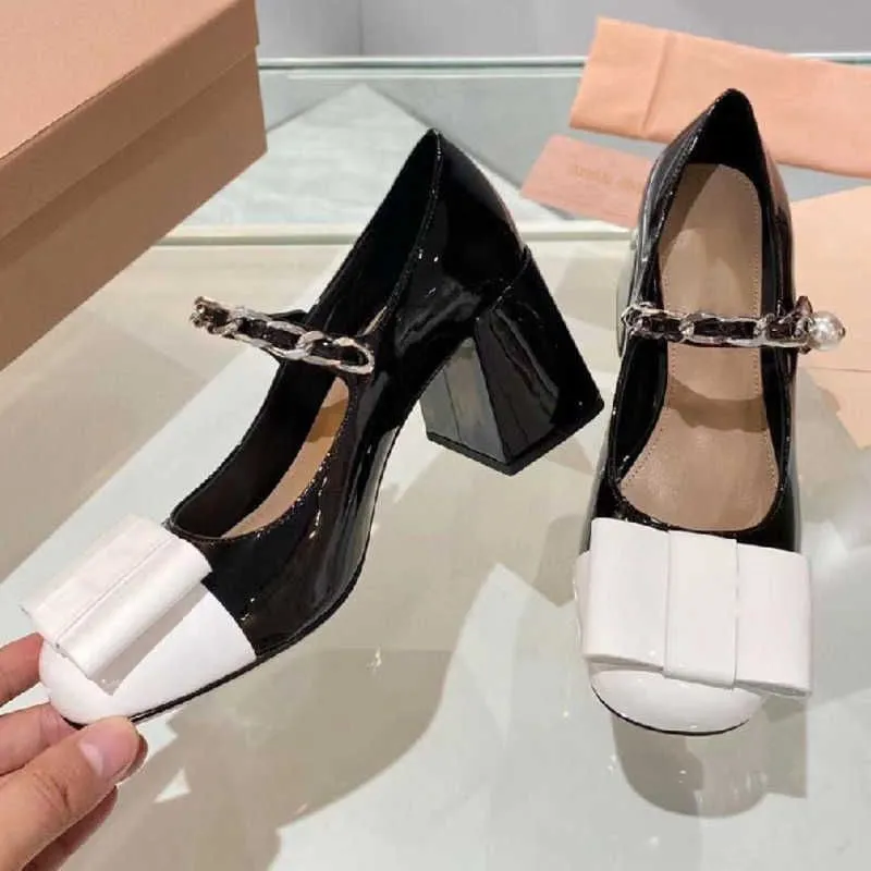 Sapatos hotsell salto pequeno