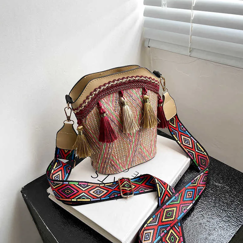 Kvinnors väska 2023 Ny Bohemian Ethnic Feng Shui Bucket Bag Tassel Bag Literary Style Crossbody Bag Women's Shoulder Bag 230412