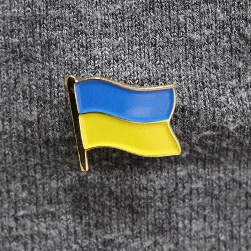 Favor Flag Brooch Coat of Arms of Ukraine Ukrainian National Flag Pin For Backpacks Hat Bag Clothes Patriotic Badge Enamel Pin