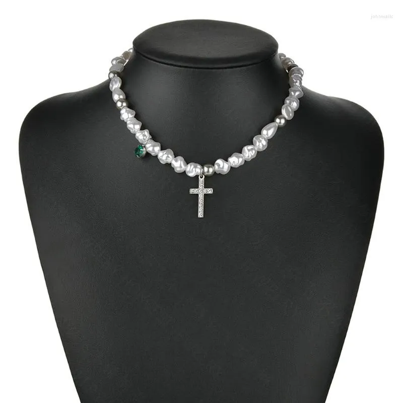 Hängselhalsband Rhinestone Cross Charm Pendants Fashion Halsband Simulerade oregelbundna pärlor Kristaller helt enkelt för kvinnors smycken