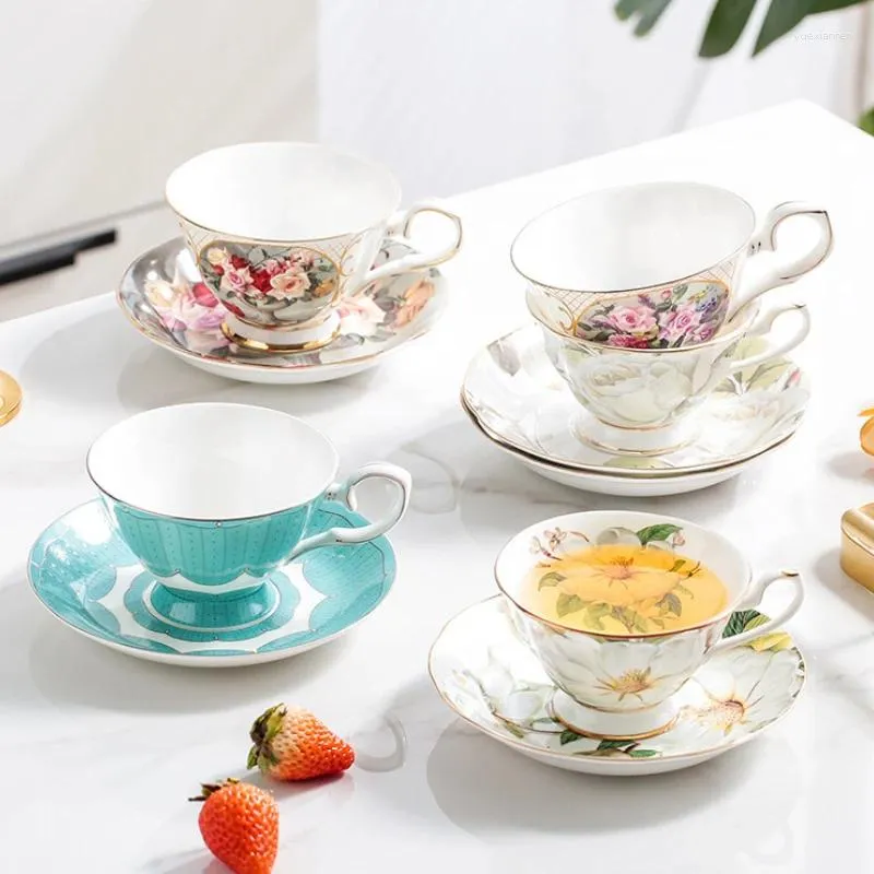 Kopjes Schoteltjes Amerikaans Bone China Koffiekopje en Bord Hoogwaardige keramische mok Geschilderde bloem Porselein Afternoon Tea Party Drinkgerei Cadeau