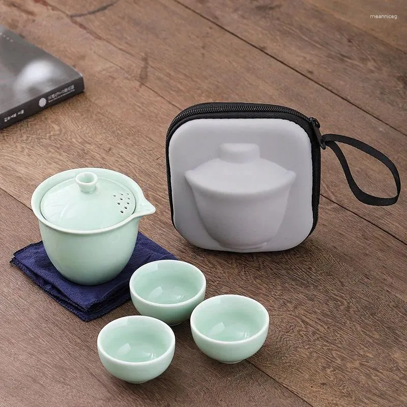Conjuntos de chá Orha Conjunto de chá de viagem Cerâmica Mini Gongfu Bule Infusor Gaiwan portátil com 3 xícaras para presente de piquenique (ciano)