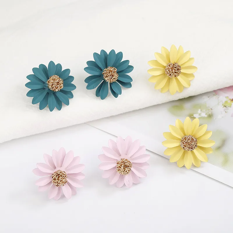 Stud Small Fresh Chrysanthemum Flower Earrings Korean Simple Earrings Temperament Earrings Female Manufacturers Direct Sales 230412