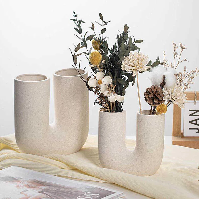 U-Shaped Vases: A Guide for Modern Home Decor