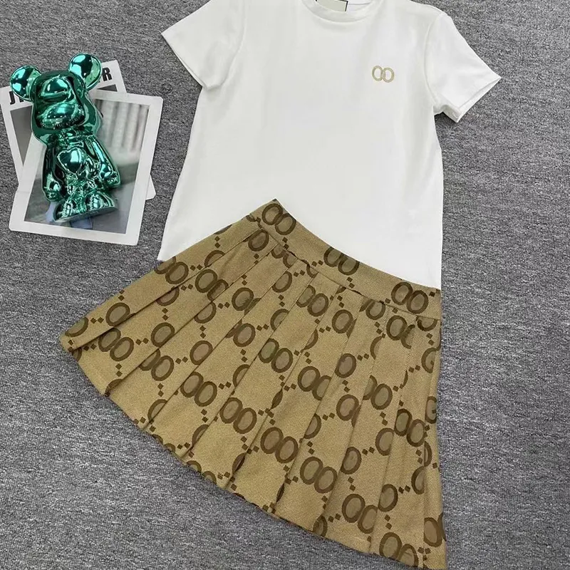 女の子シャツショーツセットレディースツーピース衣装夏のファッションレターストライプクロップトップ半袖Tシャツスカートスーツ