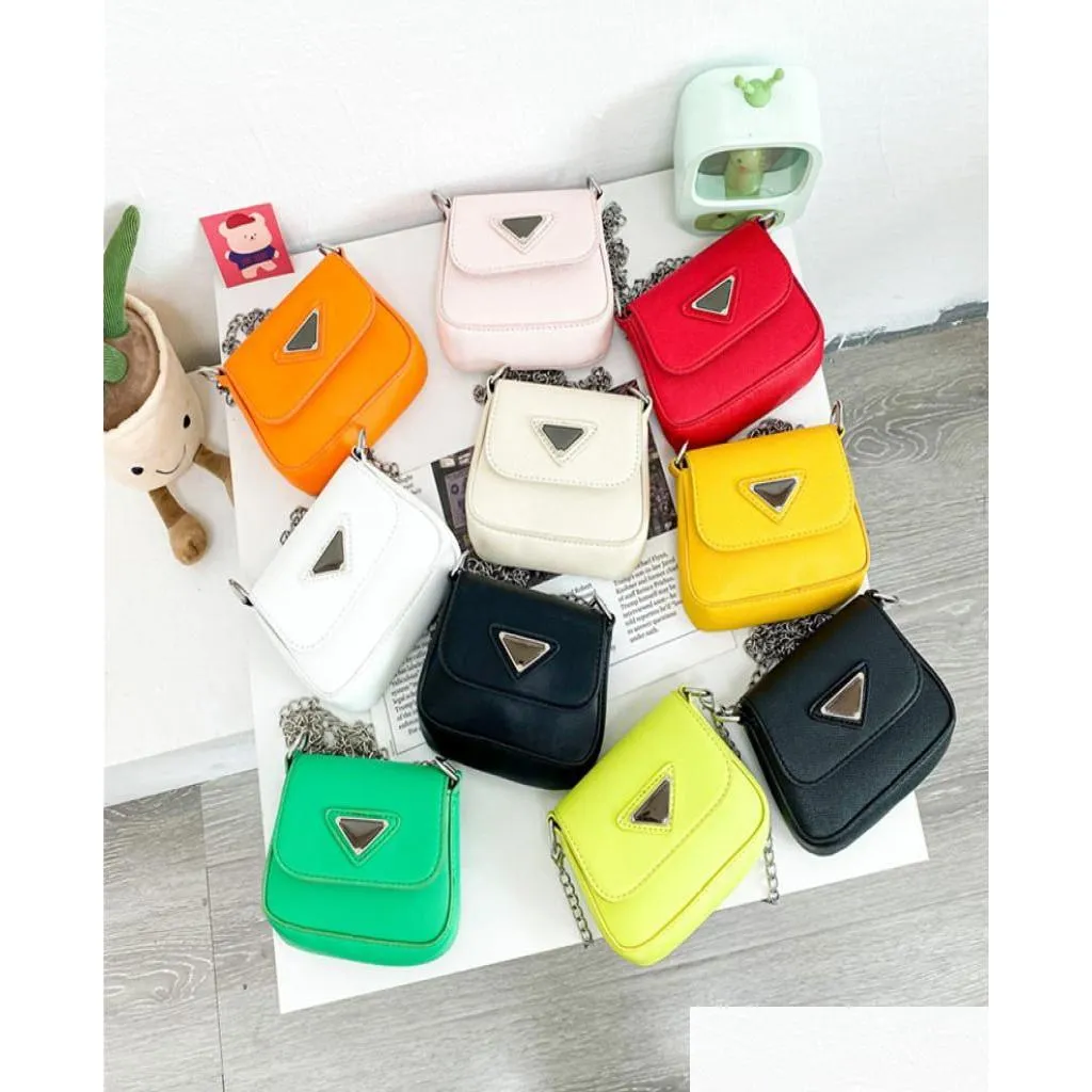 Borsa Ins Kids Triangle Fashion Girls Metail Chain Messenger Bag Designer Bambini Pu Lettera One Shoder Borse Donna Mini Zero Drop De Dhojy