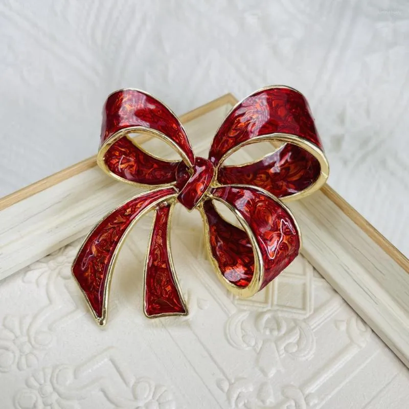 Broches Solid Dark Grain Bow Broche Transparent Rouge Couleur Émail Corsage Cour Vent Restauration Anciennes Façons Filles Robe Épingles À Vêtements