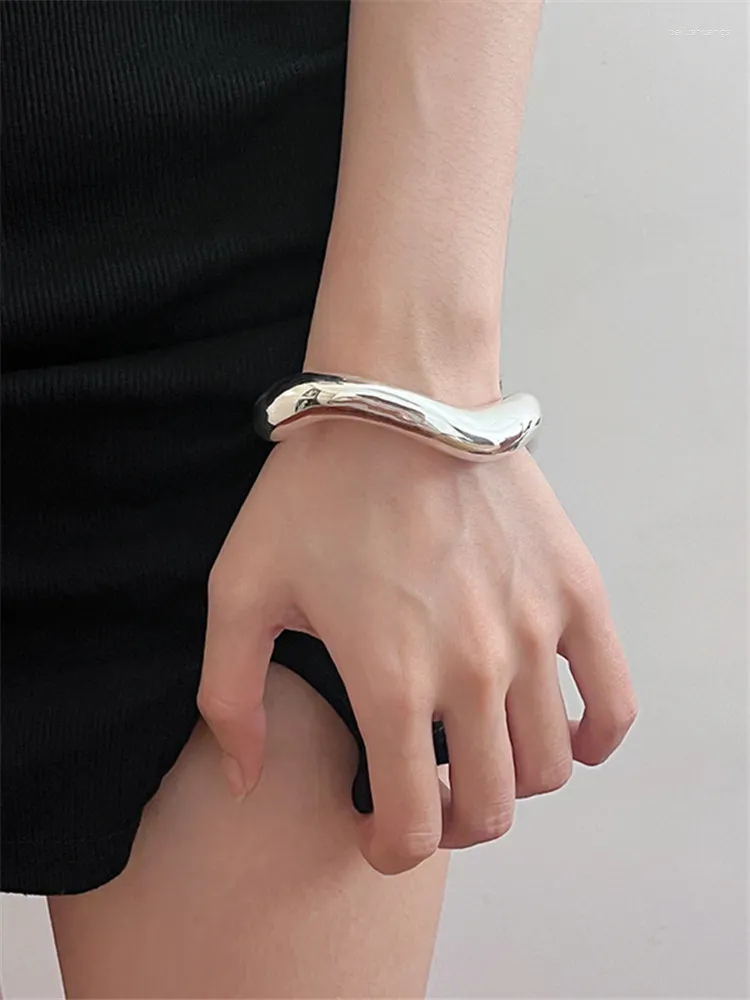Bracelet XIALUOKE Abstrait Métal Irrégulier Pour Femmes Europe Style Américain Personnalité Catwalk Poignet Bijoux Accessoires