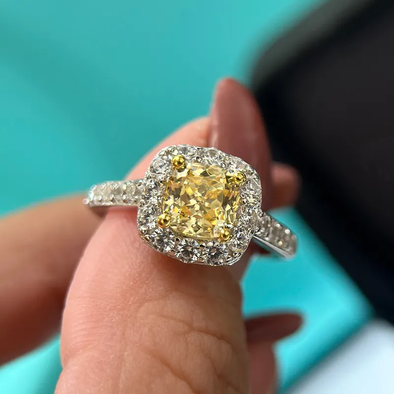 2023 Bague de créateur de luxe pour hommes Mode bague moissanite Nouveaux anneaux de diamant jaune Bijoux en argent sterling 925 incrusté de diamants Cadeaux