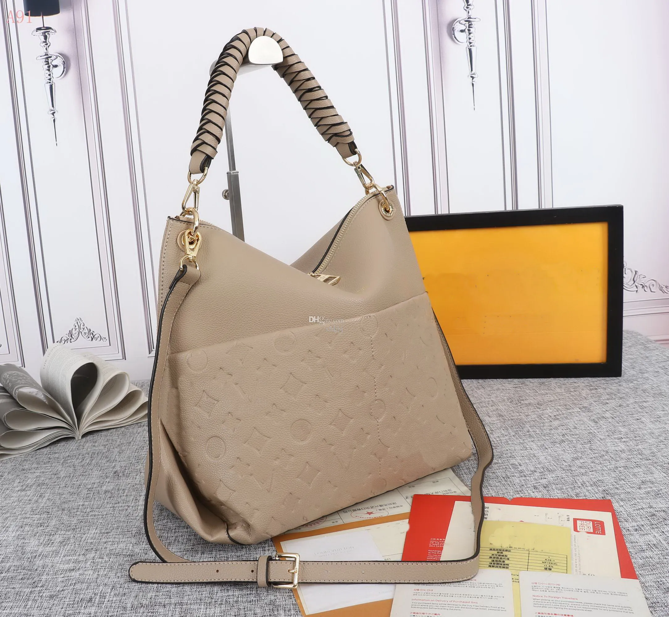 Amazon.com: Fossil Women's Carlie Leather Tote Bag Purse Handbag, Black  (Model: ZB1773001) : Clothing, Shoes & Jewelry